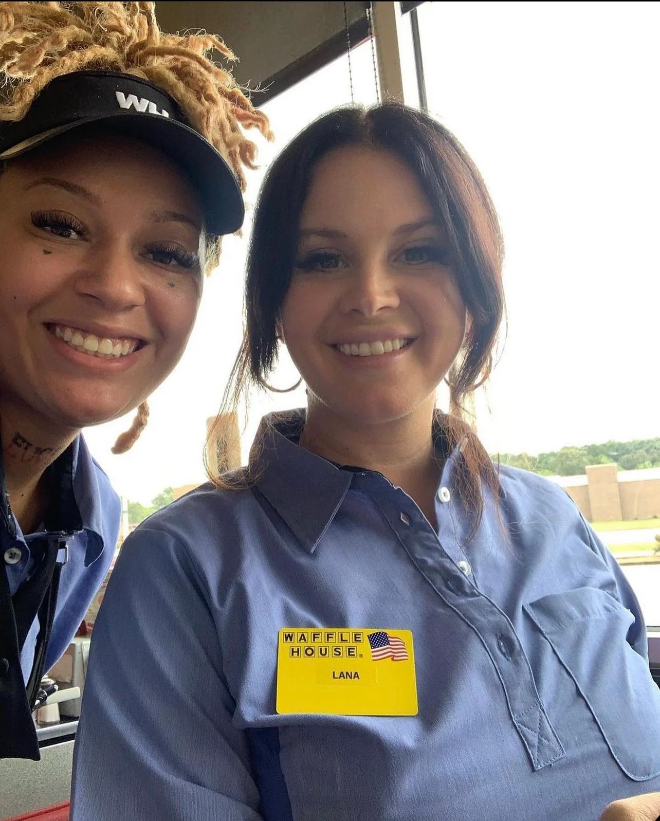 Lana Del Rey with her coworker at Waffle House